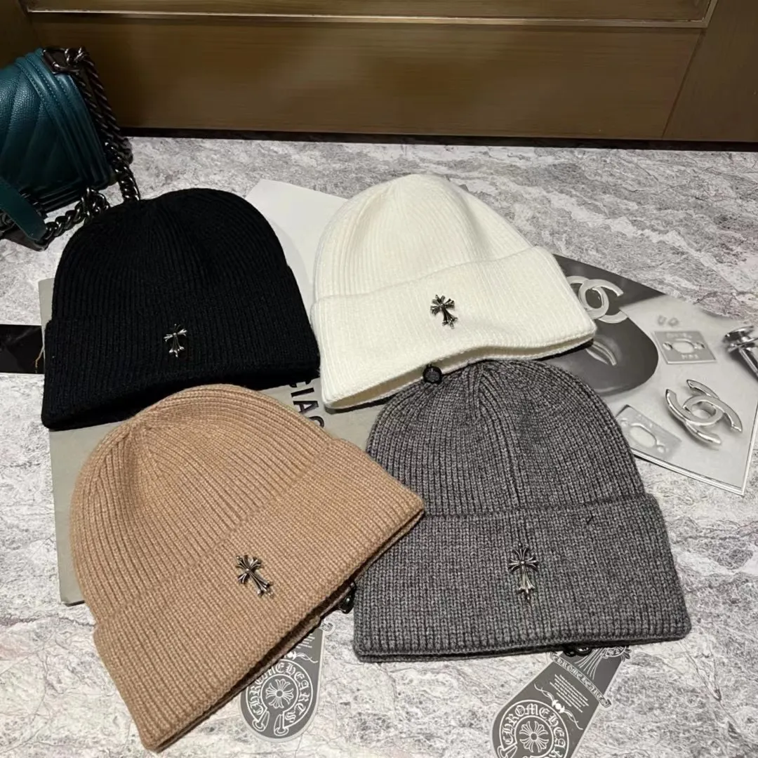 Crow Heart cashmere knitted hat
